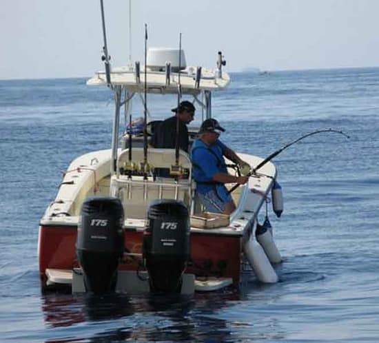 pesca-desde-embarcacion preparada para el curricán