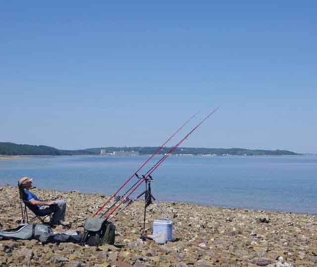 pesca-surfcasting-en-playa-de-piedras