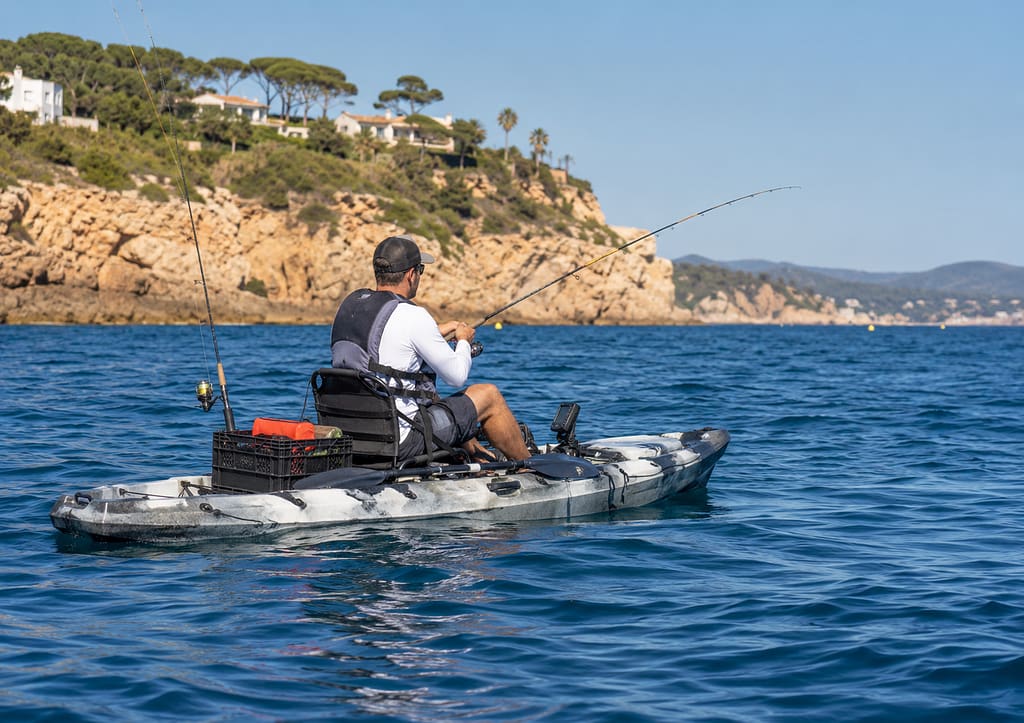 kayak de pesca en el mar como medio flotante en pesca recreativa